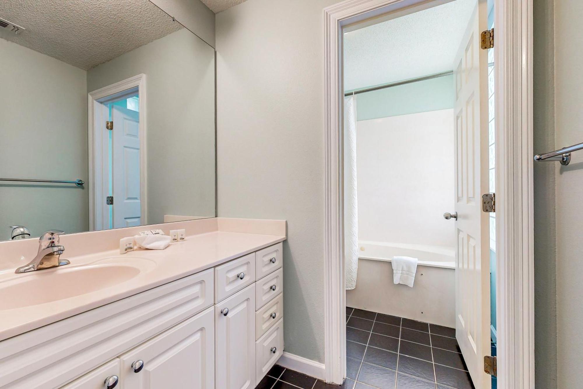 Pearl Condos Navarre Room photo