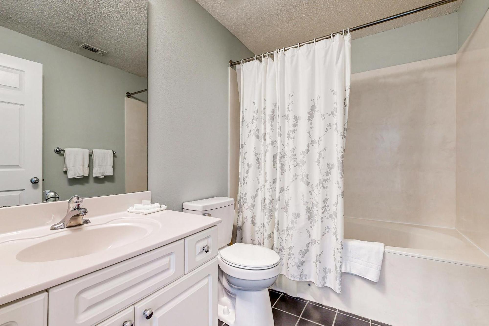 Pearl Condos Navarre Room photo