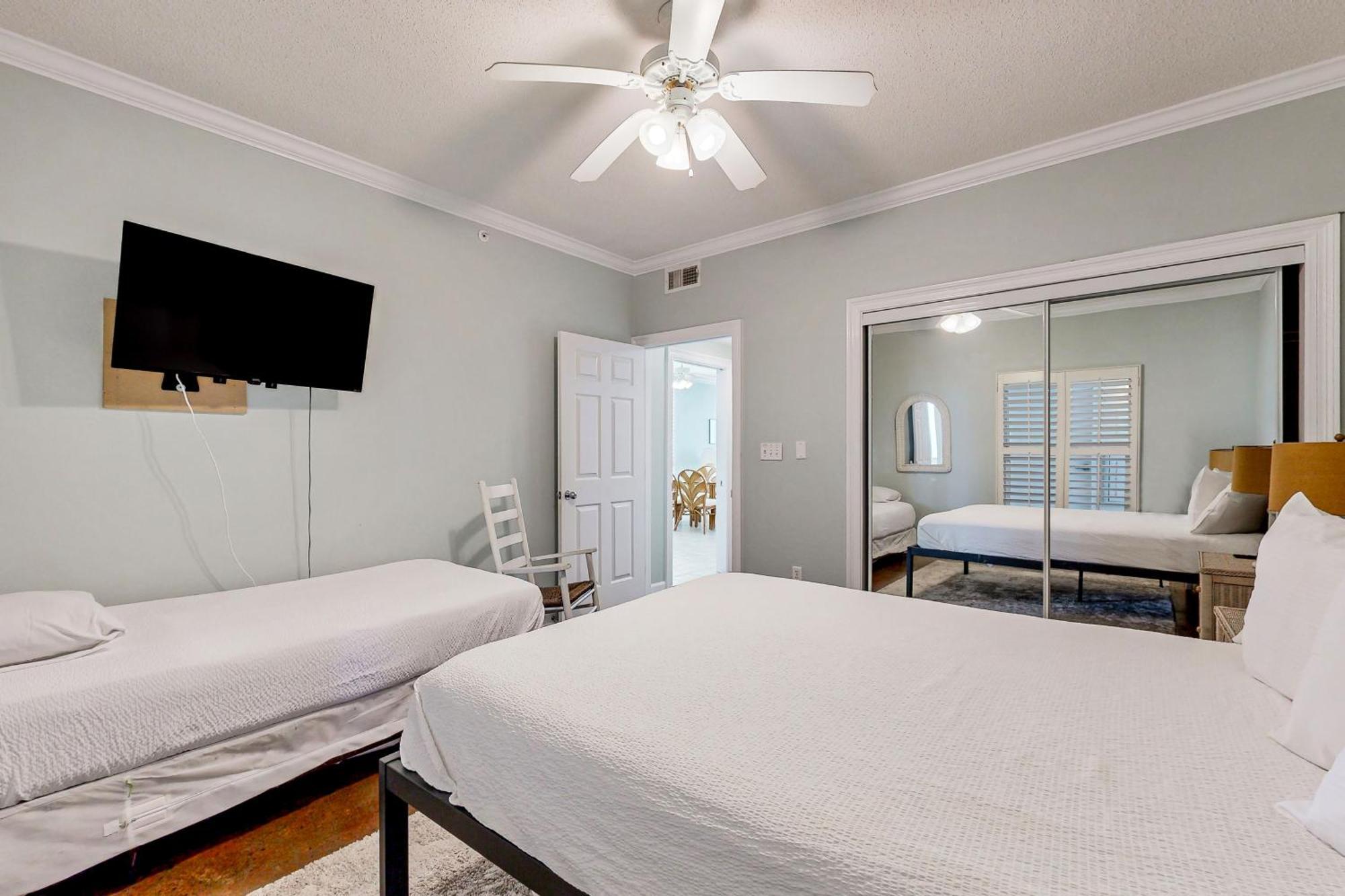 Pearl Condos Navarre Room photo
