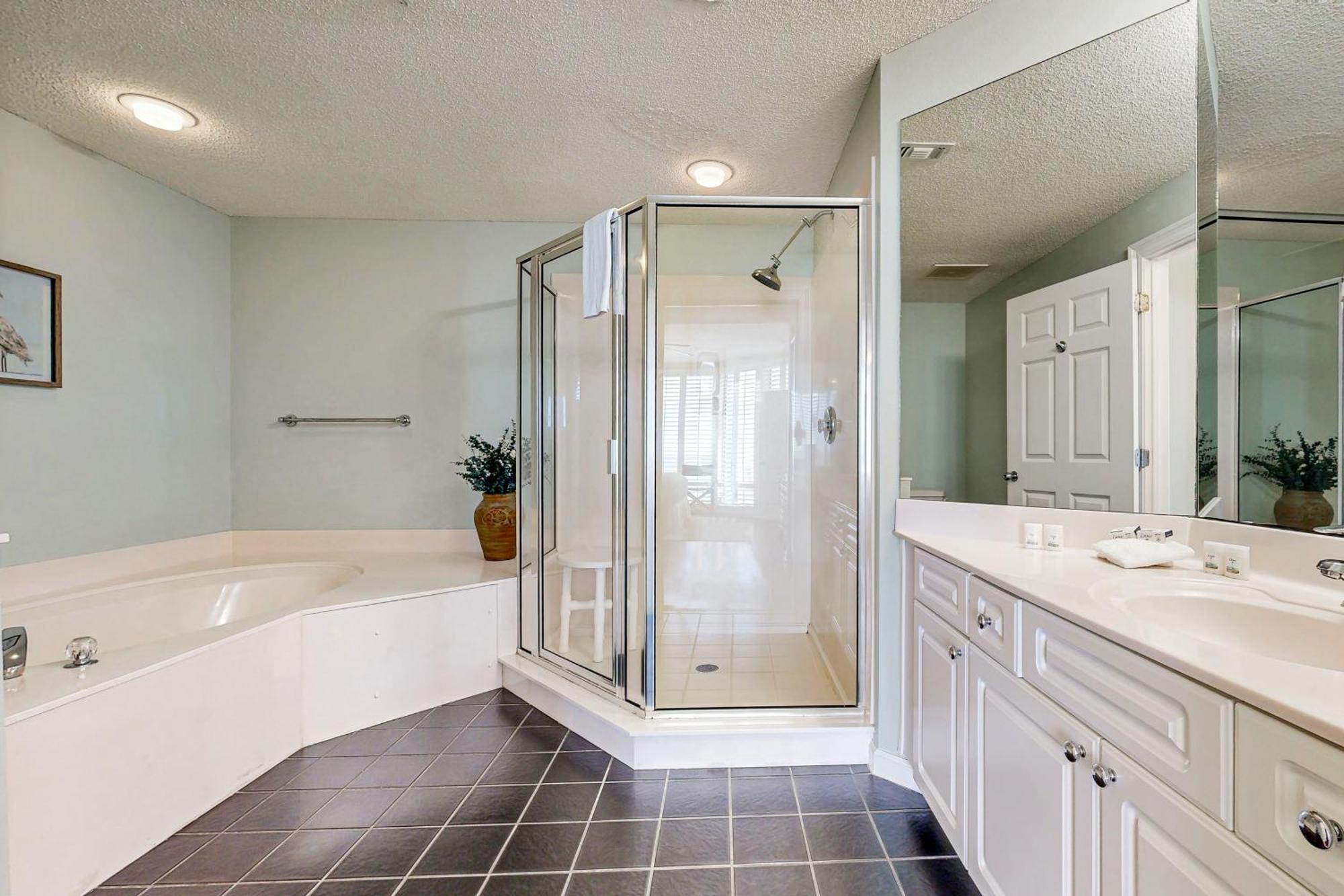 Pearl Condos Navarre Room photo