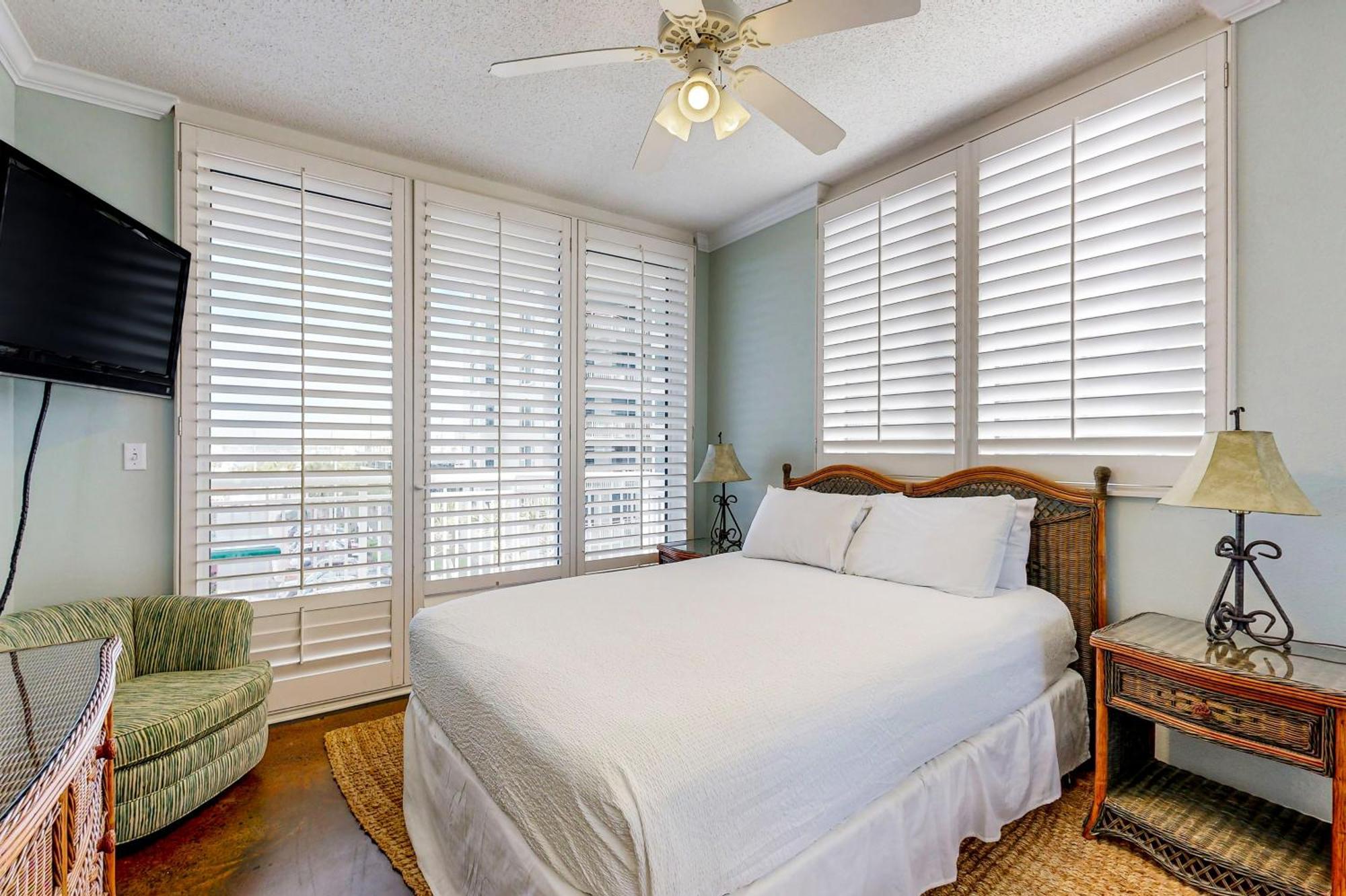 Pearl Condos Navarre Room photo