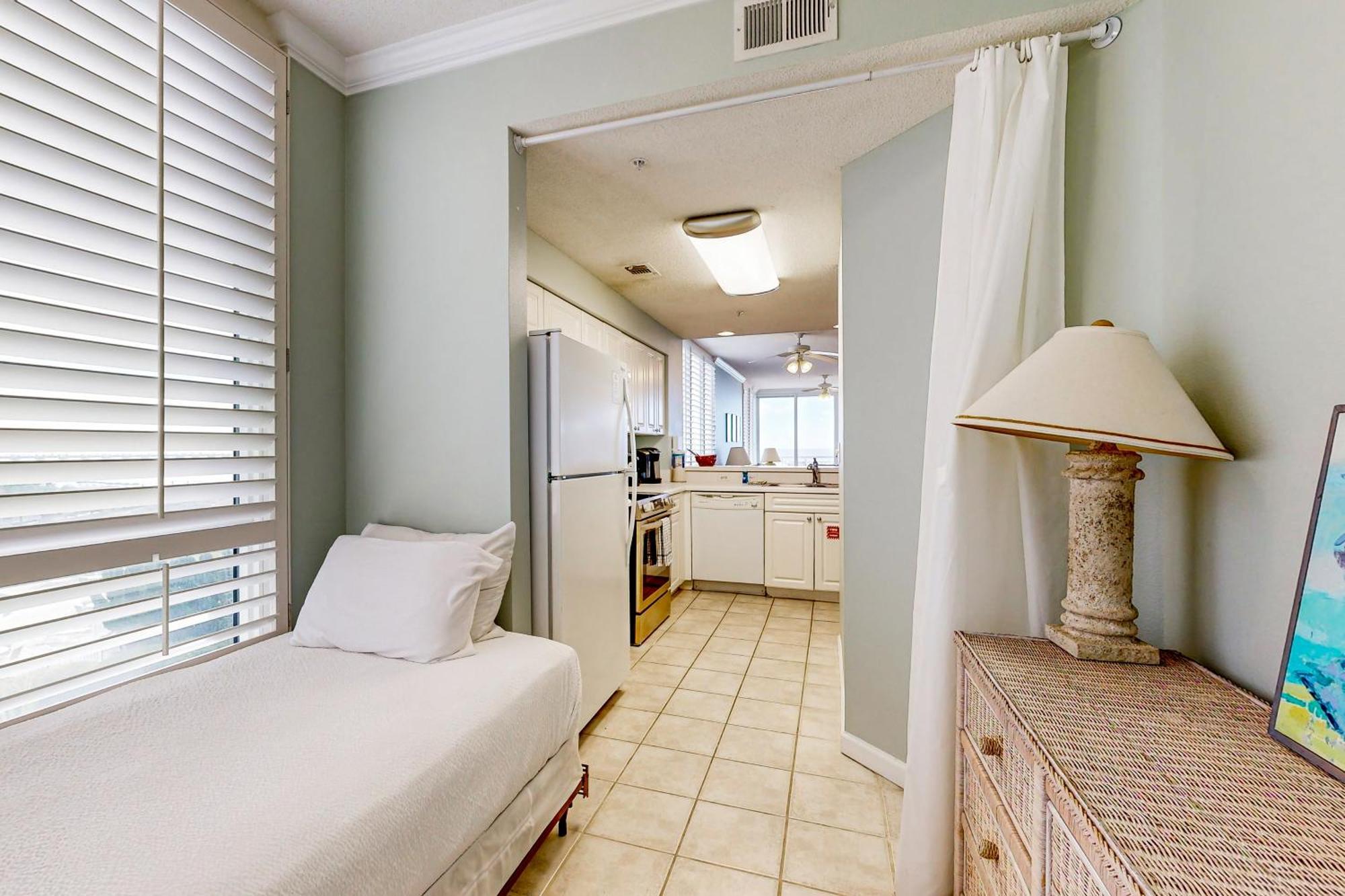 Pearl Condos Navarre Room photo