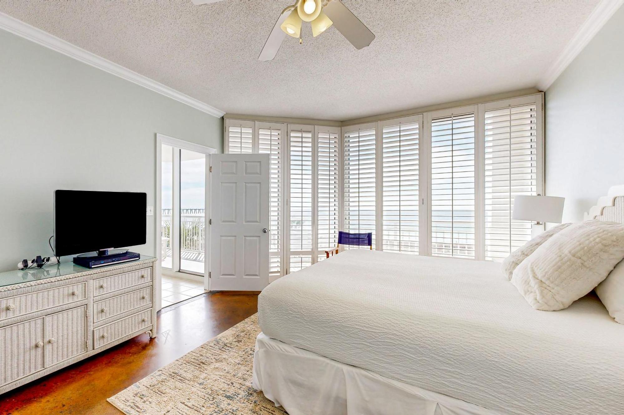Pearl Condos Navarre Room photo