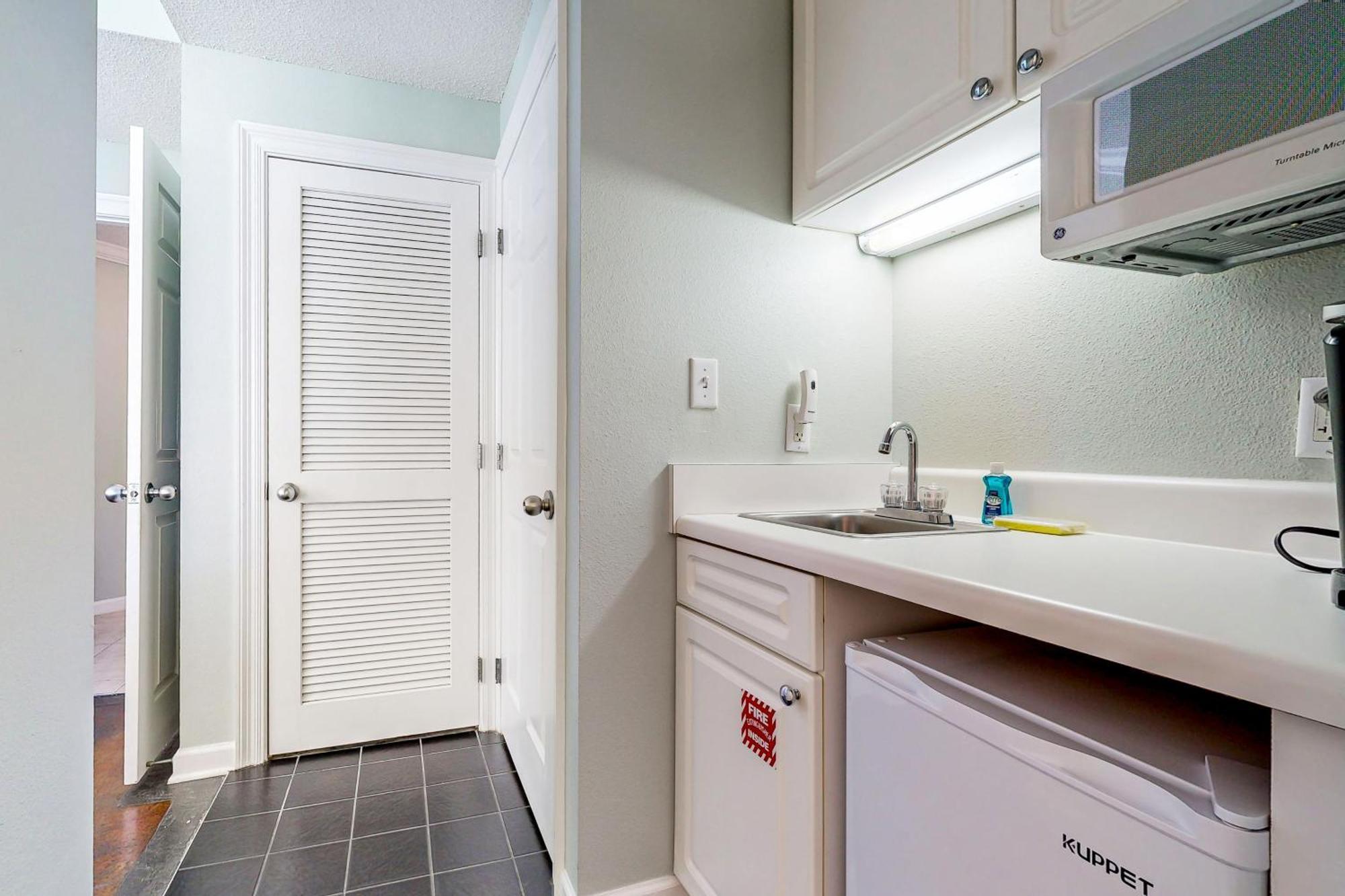 Pearl Condos Navarre Room photo
